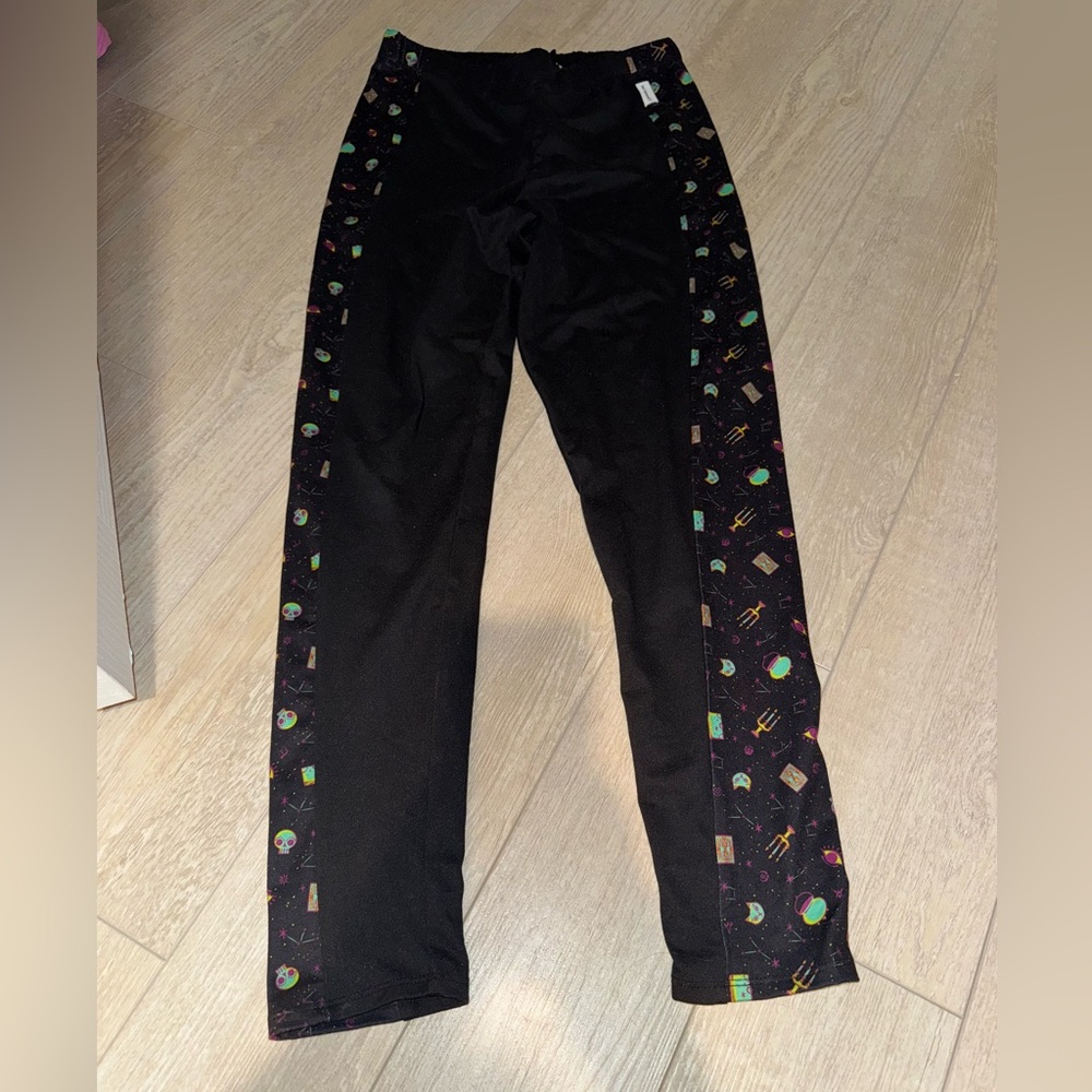 Her Universe Black Halloween Hocus Pocus leggings